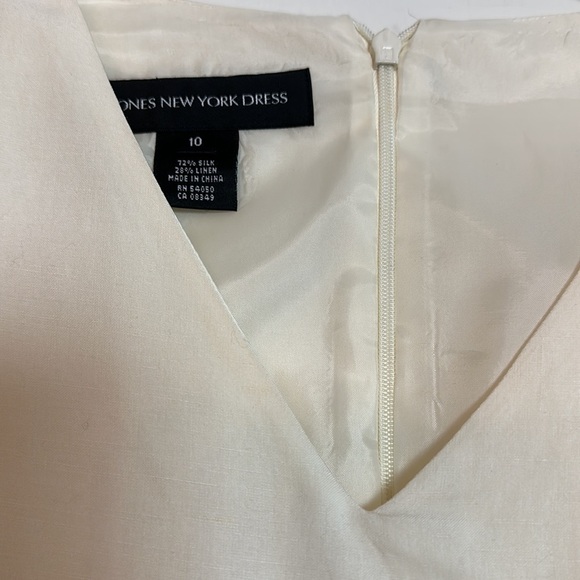 Jones New York Formal 72% silk , 28% linen cream maxi dress with button details - Picture 2 of 14